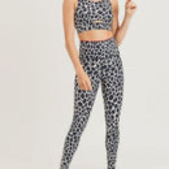 Mono B | EUC Dark Giraffe Peekaboo Racerback Sports Bra Size M - Picture 6 of 7